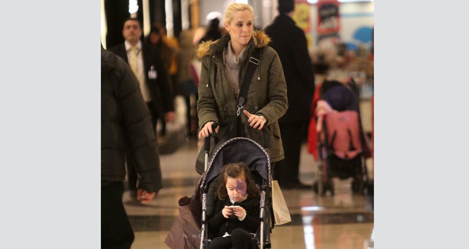 Έλενα Ασημακοπούλου: Shopping με την κόρη της σε μεγάλο εμπορικό κέντρο