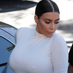 Kim Kardashian: Στα γενέθλια της οι γυναίκες πόζαραν με φουσκωμένη κοιλίτσα