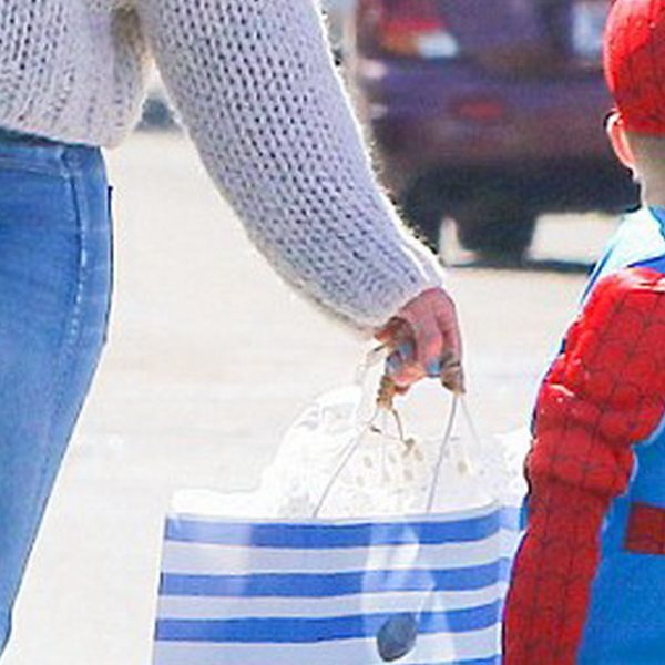 Σε παιδικό party με τον γιο της ντυμένο Spiderman!