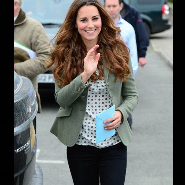 Η πρώτη δημόσια εμφάνιση της Kate Middleton μετά τη γέννηση του διαδόχου