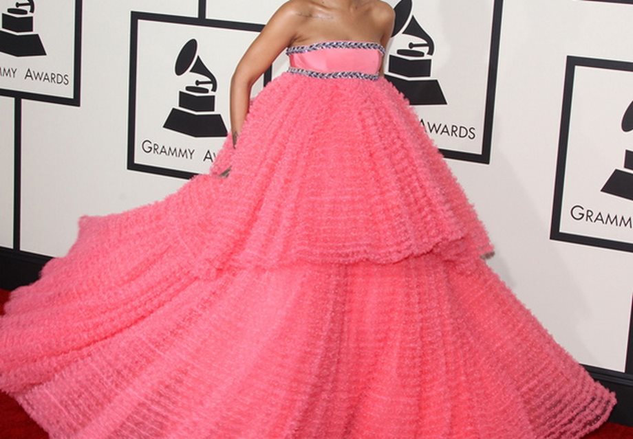 Ποια τραγουδίστρια πήγε στα Grammy ντυμένη... τούρτα;