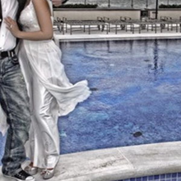 O πασίγνωστος Έλληνας τραγουδιστής έχει επέτειο γάμου και μας δείχνει αδημοσίευτη φωτογραφία του