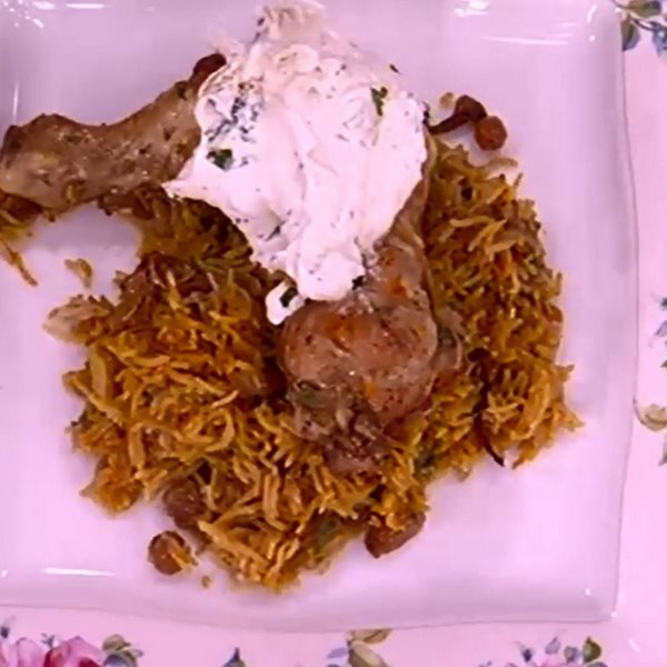 Κοτόπουλο ινδικό με ρύζι από τον Άκη Πετρετζίκη (video)
