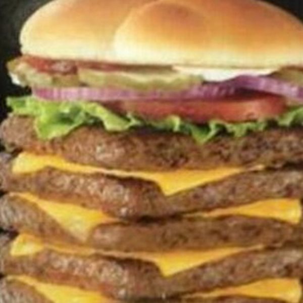 Από τη δίαιτα η παρουσιάστρια φαντασιώνεται burgers!