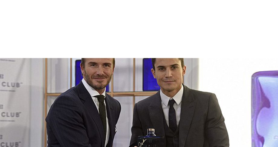 David Beckham: Πολύ εντυπωσιακός με το "navy blue" κουστούμι του 