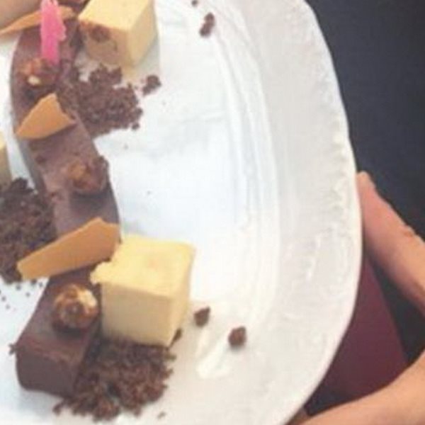 Η ξανθιά παρουσιάστρια γιόρτασε τα γενέθλιά της με αυτοσχέδια τούρτα – έκπληξη!