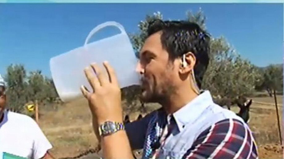 Ο Χρήστος Νέζος άρμεξε γαϊδούρα, ήπιε το γάλα της & τα υπονοούμενα έπεφταν βροχή! (Video)