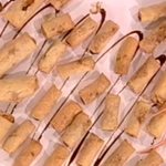 Ανοιξιάτικα τραγανά ρολά με σάλτσα γλυκιάς πιπεριάς από την Αργυρώ Μπαρμπαρίγου