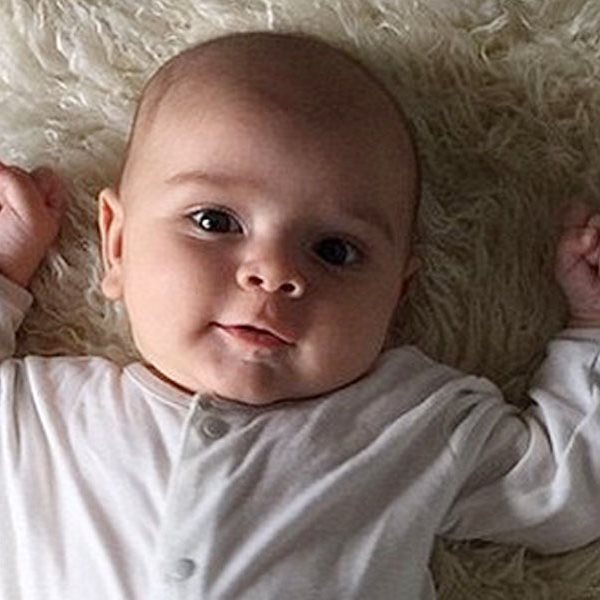Η πασίγνωστη celebrity μας συστήνει τον τριών μηνών κούκλο γιο της