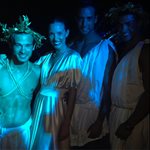 Ξέφρενα party στη Μύκονο! Η Βίκυ Καγιά Αρχαία Ελληνίδα (Φωτογραφίες) 