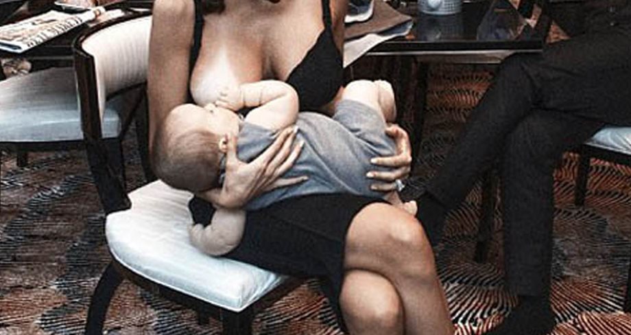 Η celebrity διέκοψε τη φωτογράφιση για να θηλάσει το μωράκι της