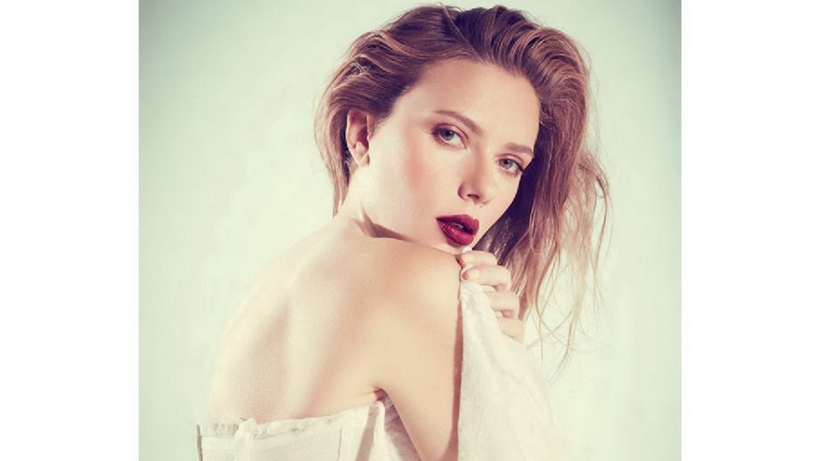 Scarlett Johansson is… Sweet & Sexy!