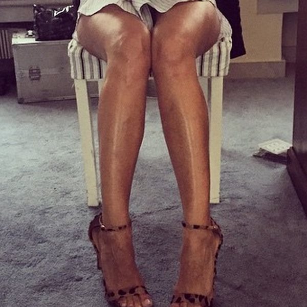 Έχει τα πιο καλλίγραμμα πόδια της ελληνικής Showbiz και μας τα δείχνει