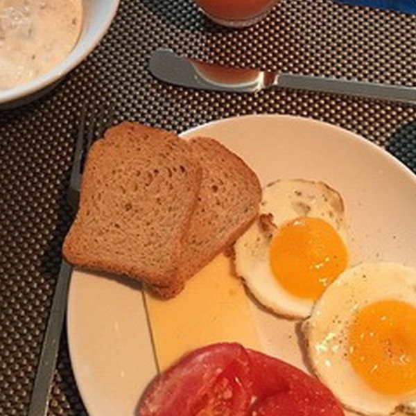 Η sexy Ελληνίδα ηθοποιός έφαγε αυτό το πρωινό και το χαρακτήρισε ως «πρωινό γέρου»!
