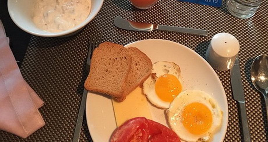 Η sexy Ελληνίδα ηθοποιός έφαγε αυτό το πρωινό και το χαρακτήρισε ως «πρωινό γέρου»!