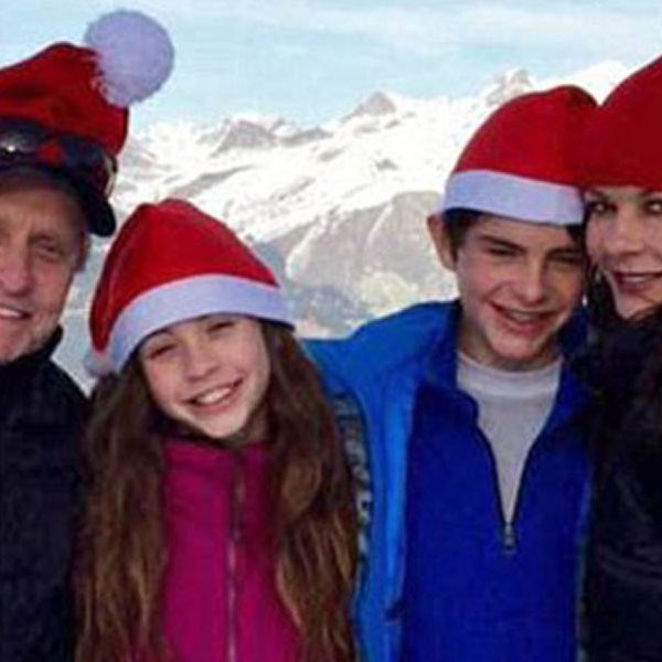 Catherine Zeta-Jones - Michael Douglas: Στα χιόνια με τα παιδιά τους για τα Χριστούγεννα