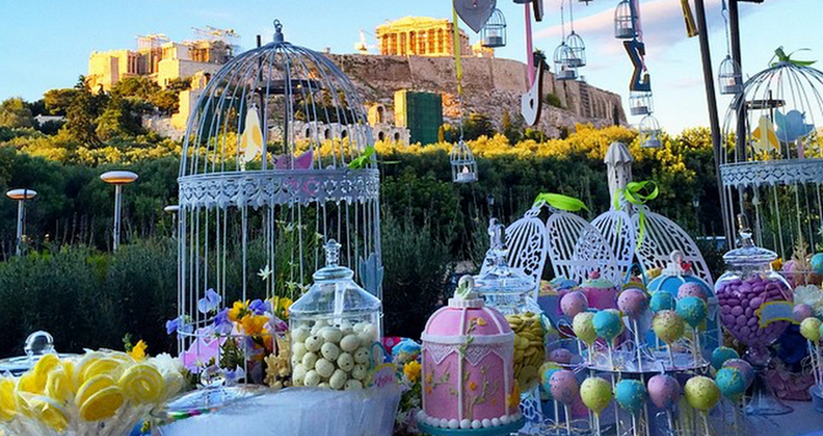 Η παρουσιάστρια της πρωινής ζώνης δημοσίευσε το τέλειο candy bar σε βάπτιση στο κέντρο της Αθήνας