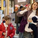 Τζένη Μπαλατσινού: Για shopping με το γιο της σε μεγάλο εμπορικό κέντρο