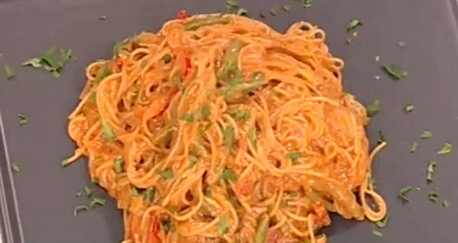 Σπαγγετίνι με τόνο και σάλτσα pesto rosso από την Αργυρώ