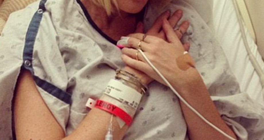 Στο νοσοκομείο ξανθιά ηθοποιός μετά από νευρικό κλονισμό εξ' αιτίας του άπιστου συζύγου της