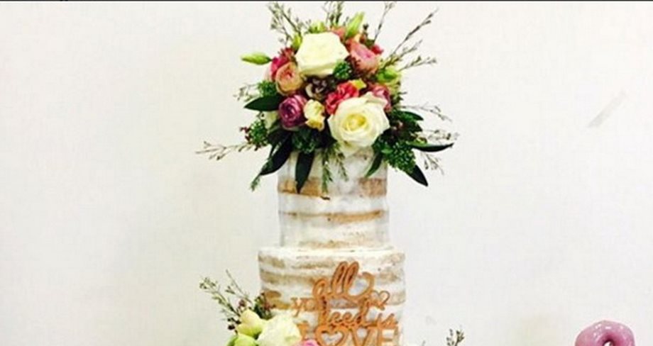 Η νιόπαντρη Ελληνίδα celebrity δημοσίευσε την εντυπωσιακή γαμήλια τούρτα της!