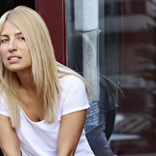 Μαρία Ηλιάκη: Φόρεσε μίνι καστόρινη φούστα και... τρέλανε το Instagram