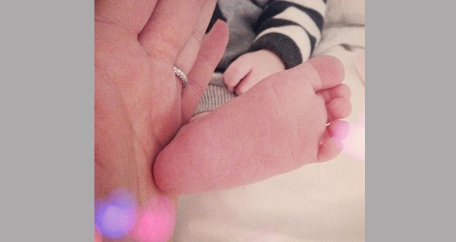 Η 44χρονη έφερε στον κόσμο το παιδί της και δημοσίευσε στο Instagram αυτή την τρυφερή φωτογραφία