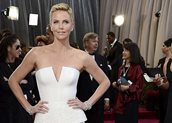 Best Dressed: Charlize Theron με Dior Haute Couture.