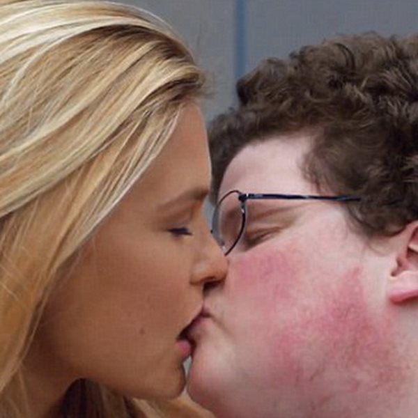 Γιατί η Bar Refaeli φιλάει αυτόν τον τύπο;
