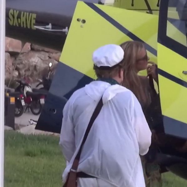 Paris Hilton: Άφιξη με ελικόπτερο στη Μύκονο! - Έκανε την πιο καυτή εμφάνιση στα Ματογιάννια