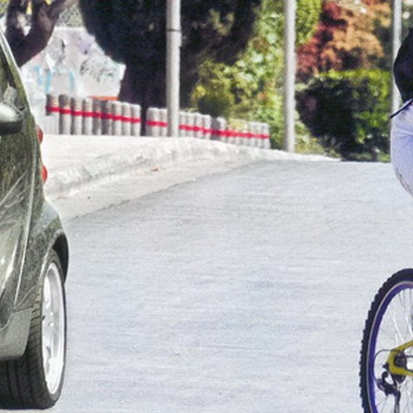 Πέγκυ Ζήνα - Γιώργος Λύρας: Εμπρός εκείνος με το ποδήλατο, πίσω εκείνη με το αυτοκίνητο