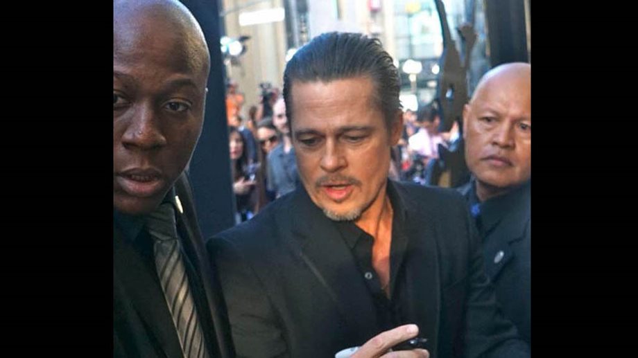 Brad Pitt: Του έριξαν μπουνιά στην πρεμιέρα της ταινίας της Angelina Jolie!