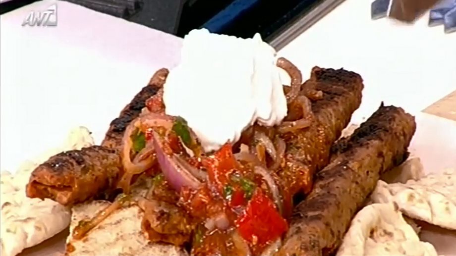 Γιoυρτλού κεμπάπ με σάλτσα εζμέ από την Αργυρώ Μπαρμπαρίγου (Video)