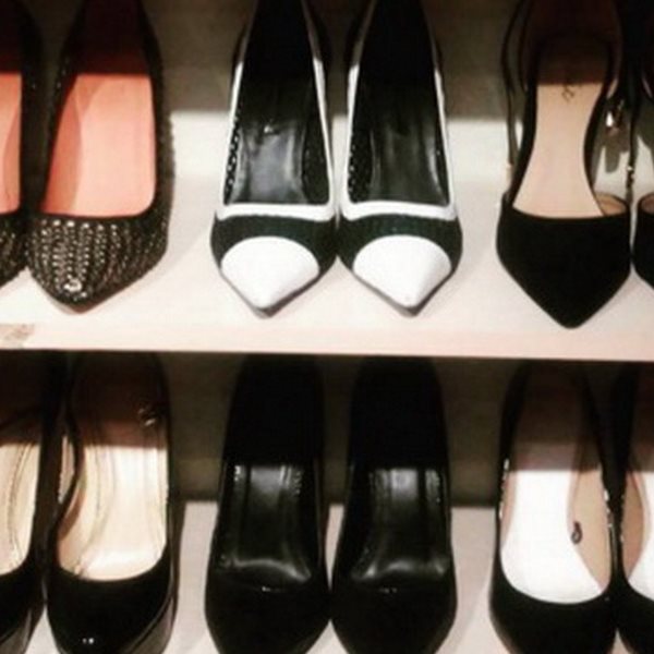 Η Ελληνίδα celebrity μας δείχνει την ντουλάπα της με τα παπούτσια