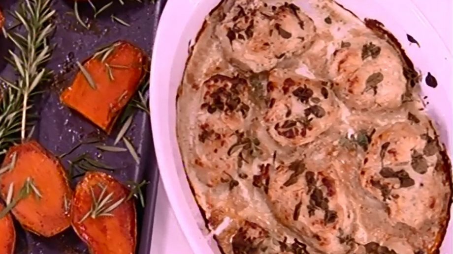 Γαλοπούλα με ταχίνι και ξινόγαλο στο φούρνο από τον Άκη Πετρετζίκη VIDEO