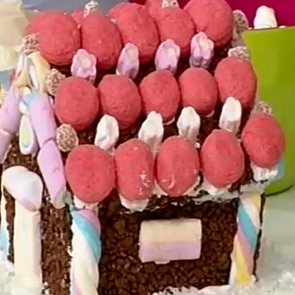 Σκορδά - Μπαρμπαρίγου - Ντόνα: Φτιάχνουν χριστουγεννιάτικο ζαχαρόσπιτο!