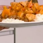 Κοτόπουλο με κάρυ και κρεμώδη σάλτσα από την Αργυρώ Μπαρμπαρίγου (video)