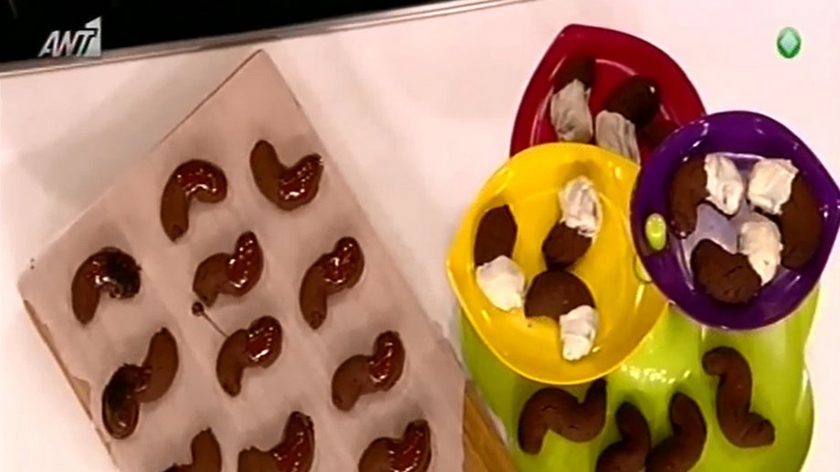 Σοκολατένιοι κουραμπιέδες από την Αργυρώ Μπαρμπαρίγου (Video)