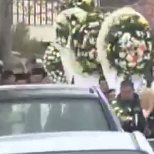 Βαγγέλης Γιακουμάκης: Το τελευταίο αντίο στην κηδεία του - VIDEO