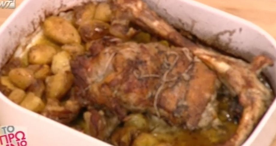 Αρνίσιο μπούτι γεμιστό με πατάτες φούρνου από την Αργυρώ Μπαρμπαρίγου