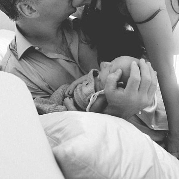 Το πασίγνωστο ζευγάρι έκανε την πρώτη επίσημη φωτογράφιση με το νεογέννητο μωράκι του