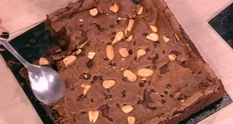 Κέικ σοκολάτας χωρίς αλεύρι και ξηρούς καρπούς από το Διονύση Αλέρτα