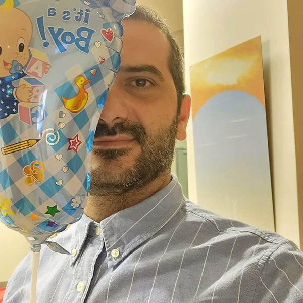 Λεωνίδας Κουτσόπουλος: Η φωτογραφία και τα φιλιά με τον 10 μηνών γιο του στη θάλασσα 