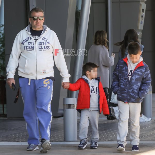 Paparazzi: Ο Γιώργος Λιάγκας σε νέα έξοδο με τους γιους του, Γιάννη και Δημήτρη!