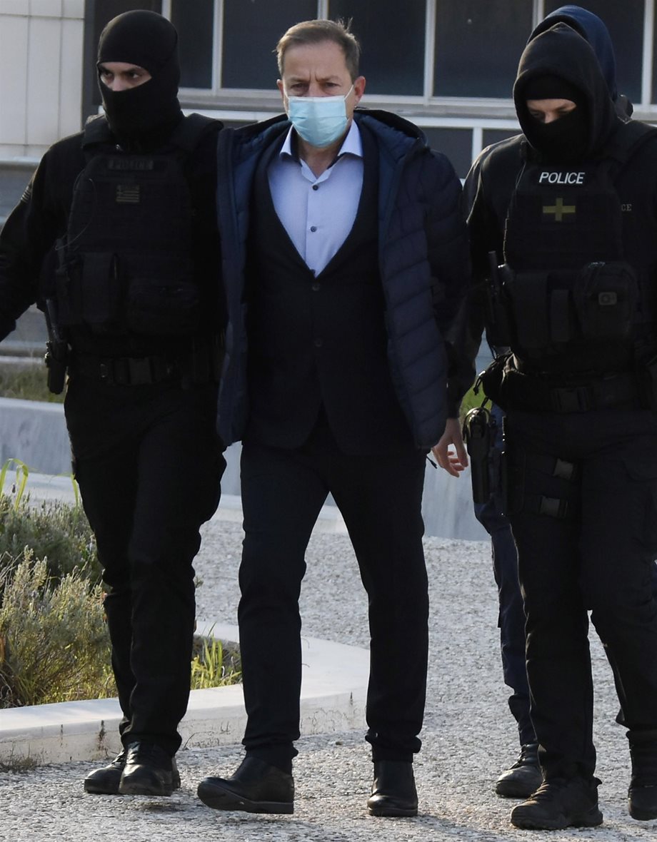 Δημήτρης Λιγνάδης: Χαμός με φωτογραφίες μάρτυρα που έδειξε ο Αλέξης Κούγιας στο δικαστήριο