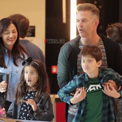 Paparazzi! Χρήστος Λούλης - Έμιλυ Κολιανδρή: Σε μεγάλο εμπορικό κέντρο μαζί με τα παιδιά τους (Photos)