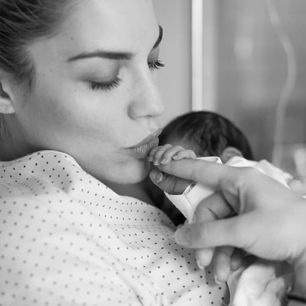 Μαντώ Γαστεράτου: Έκανε το πρώτο εμβόλιο στον 2 μηνών γιο της
