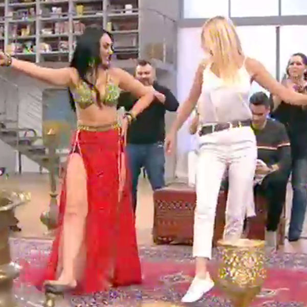 Φαίη Σκορδά: Δείτε την να χορεύει οριεντάλ στον αέρα της εκπομπής της!