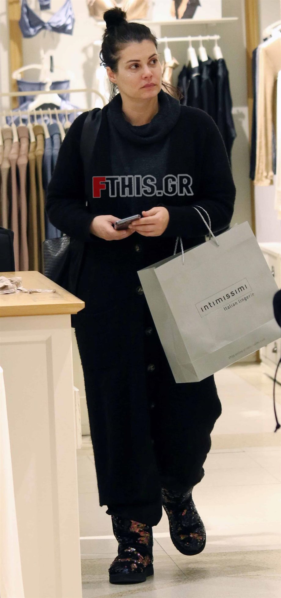 Paparazzi! Μαρία Κορινθίου: Βόλτα για ψώνια στα μαγαζιά