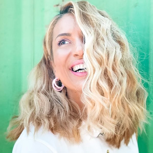 Μαρία Ηλιάκη: Το χτένισμα στα μαλλιά της θυμίζει άλλη εποχή και τα κάνει οπτικά πιο πλούσια
